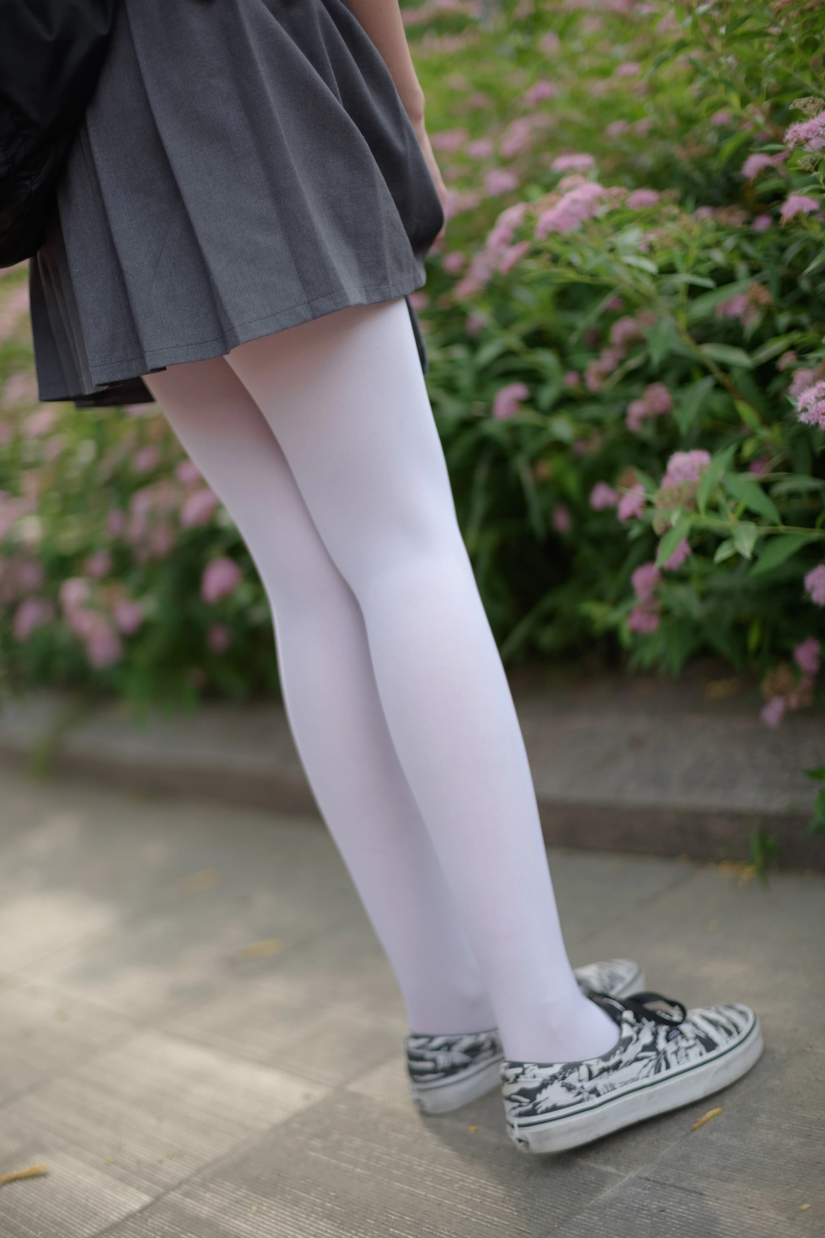 森萝财团 [R15-014] 白丝妹妹游园 [99P]插图